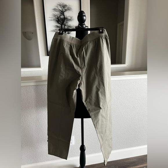 Chico’s Army Green Pull On Utility Pant - NWOT - Chico’s size 1 / Medium - Picture 2 of 6